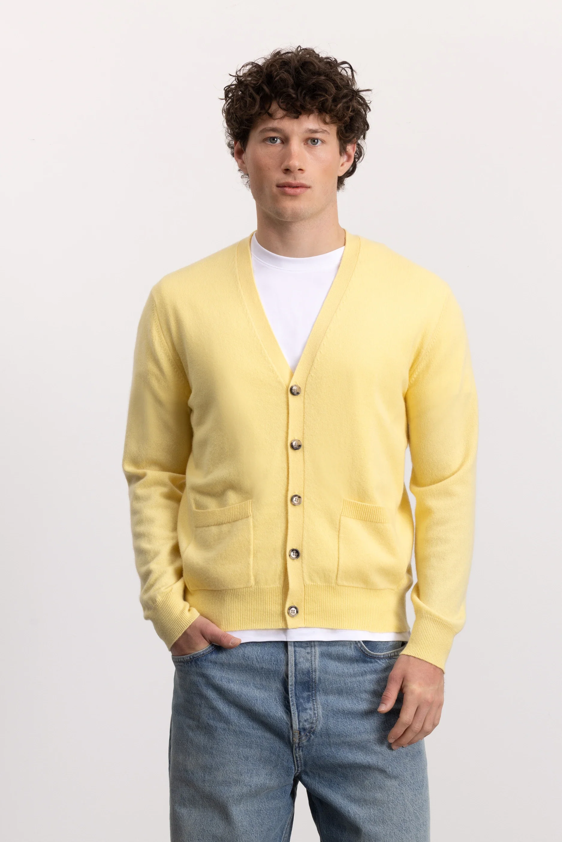 Cashmere Strickjacke in Gelb - Image 9